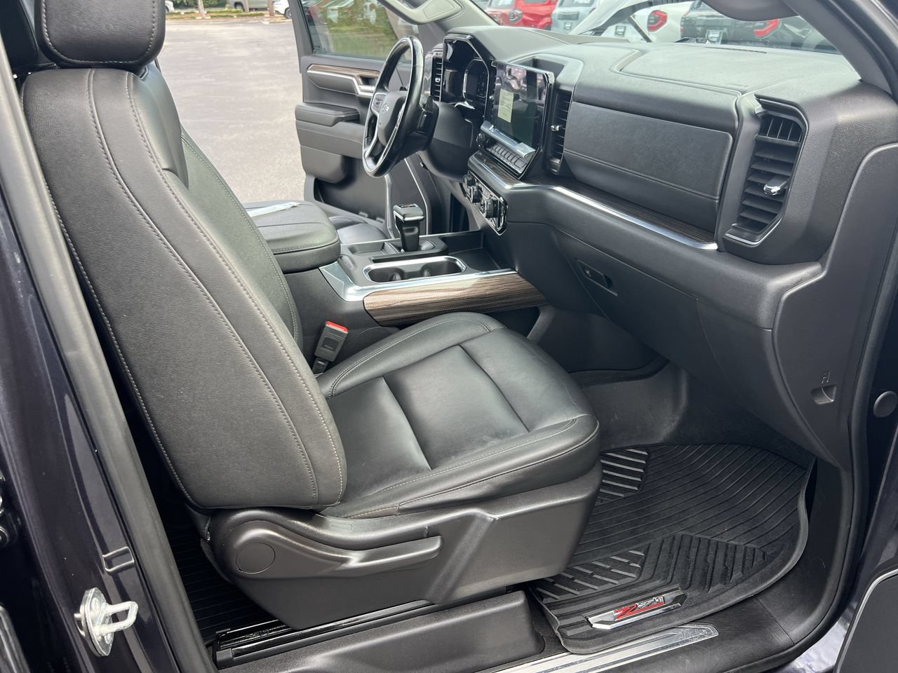 Used 2024 Chevrolet Silverado 1500 LT Trail Boss w/ LT Trail Boss Premium Package AWD/4WD image 34