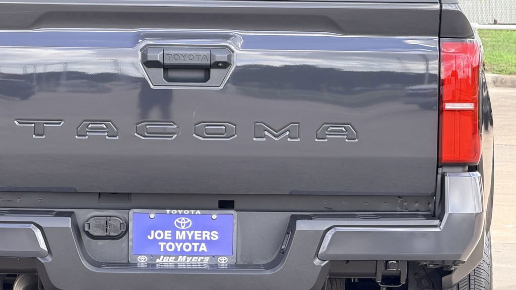 Used 2025 Toyota Tacoma SR5 AWD/4WD image 10