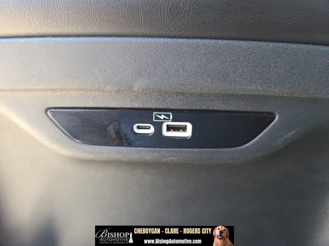 Used 2023 Chrysler Pacifica Touring-L FWD image 52