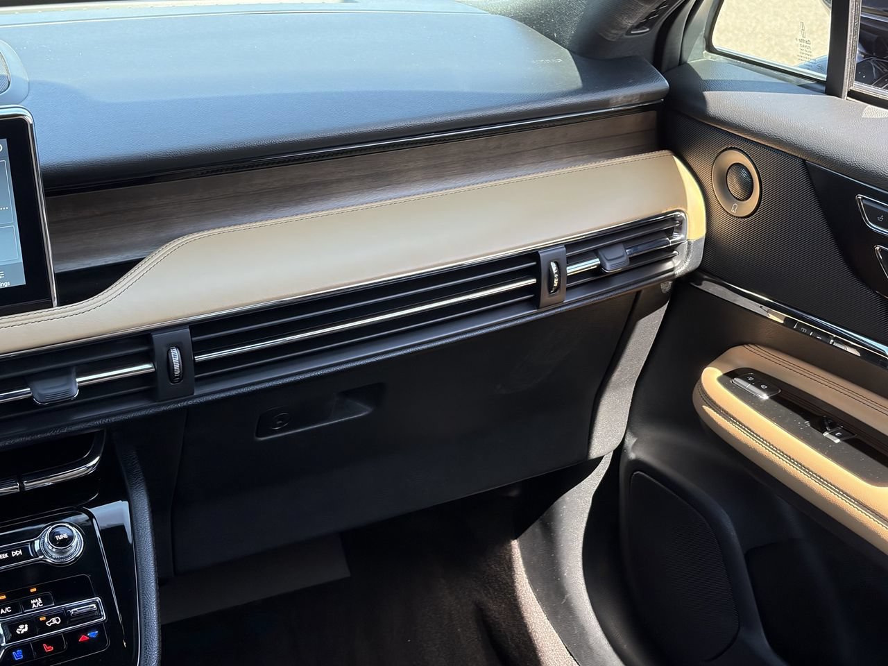 Used 2021 Lincoln Corsair Reserve FWD image 18