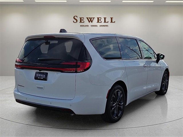New 2026 Chrysler Pacifica Select image 4