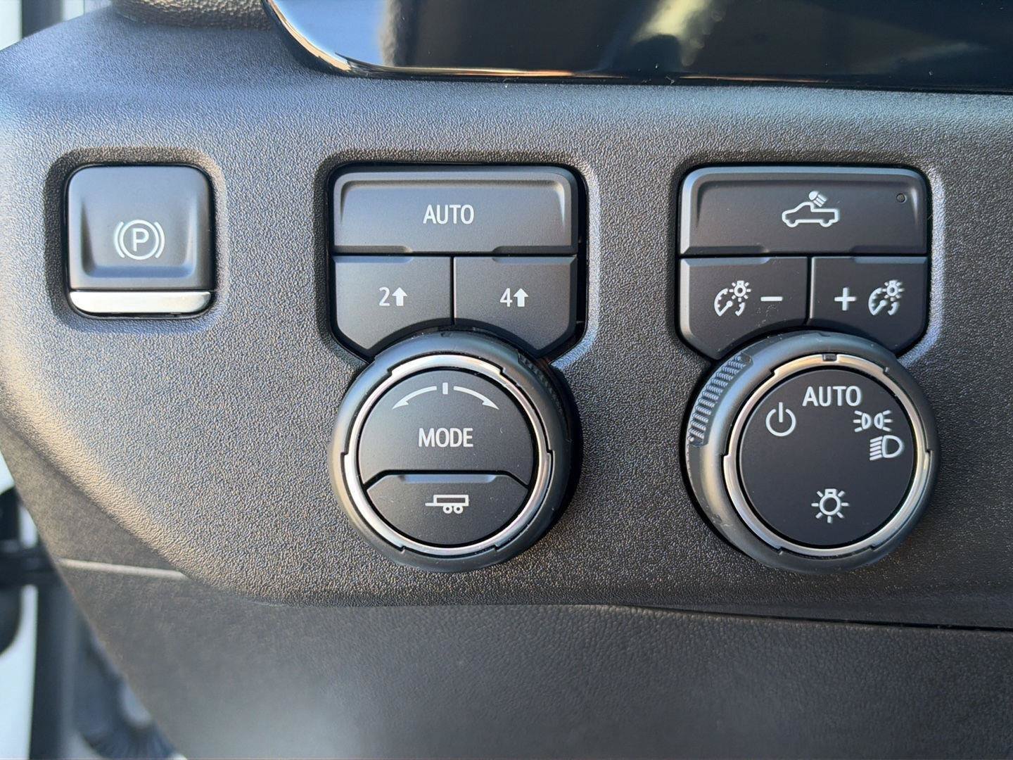 Used 2024 Chevrolet Silverado 1500 LT AWD/4WD image 24