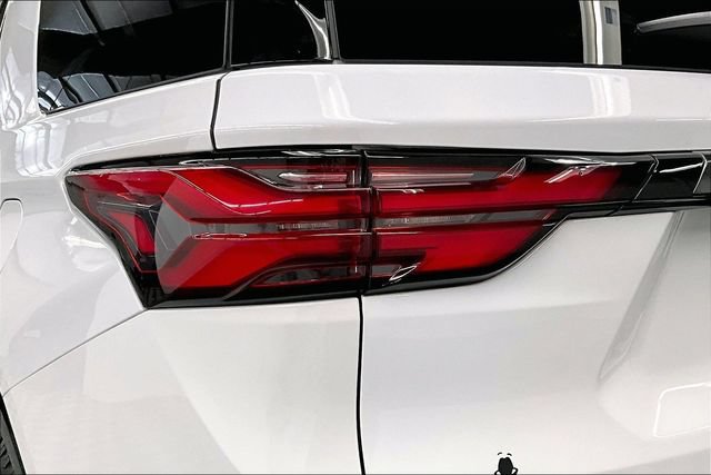 Used 2022 Chevrolet Traverse Premier w/ Redline Edition AWD/4WD image 38