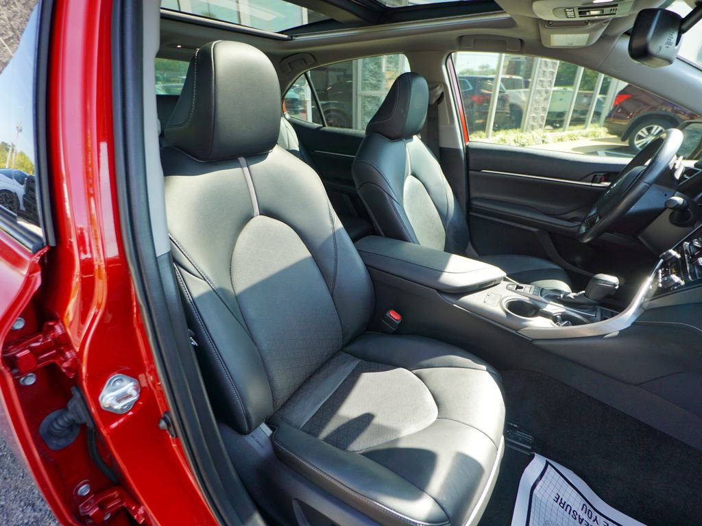 Used 2022 Toyota Camry XSE image 27