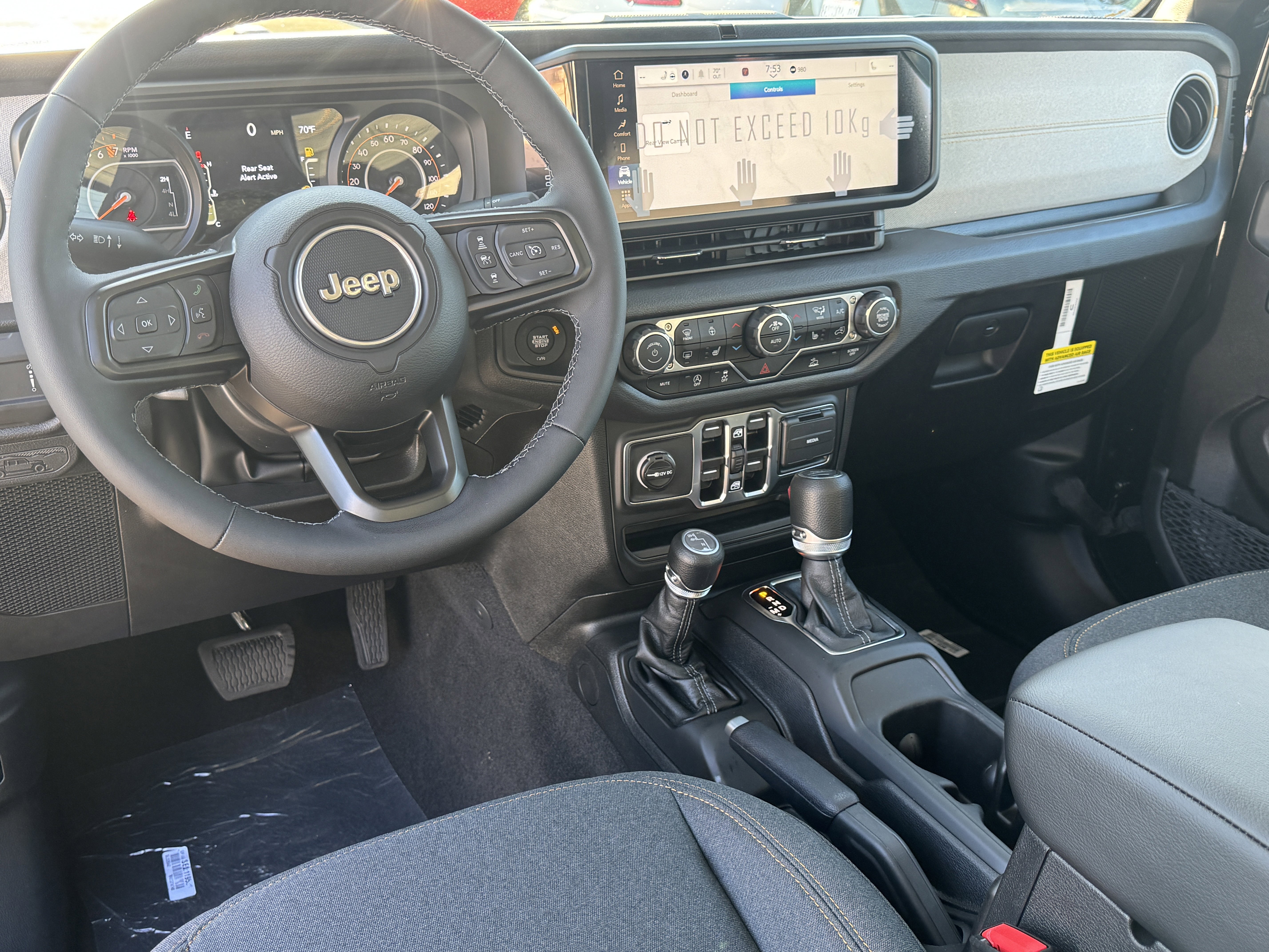 New 2025 Jeep Gladiator Sport image 23