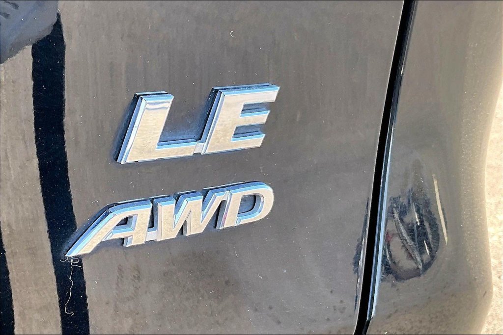 Used 2025 Toyota RAV4 LE AWD/4WD image 8