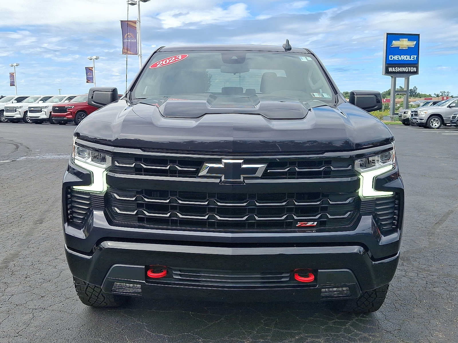 Used 2023 Chevrolet Silverado 1500 LT Trail Boss w/ LPO, Dark Essentials Package AWD/4WD image 2