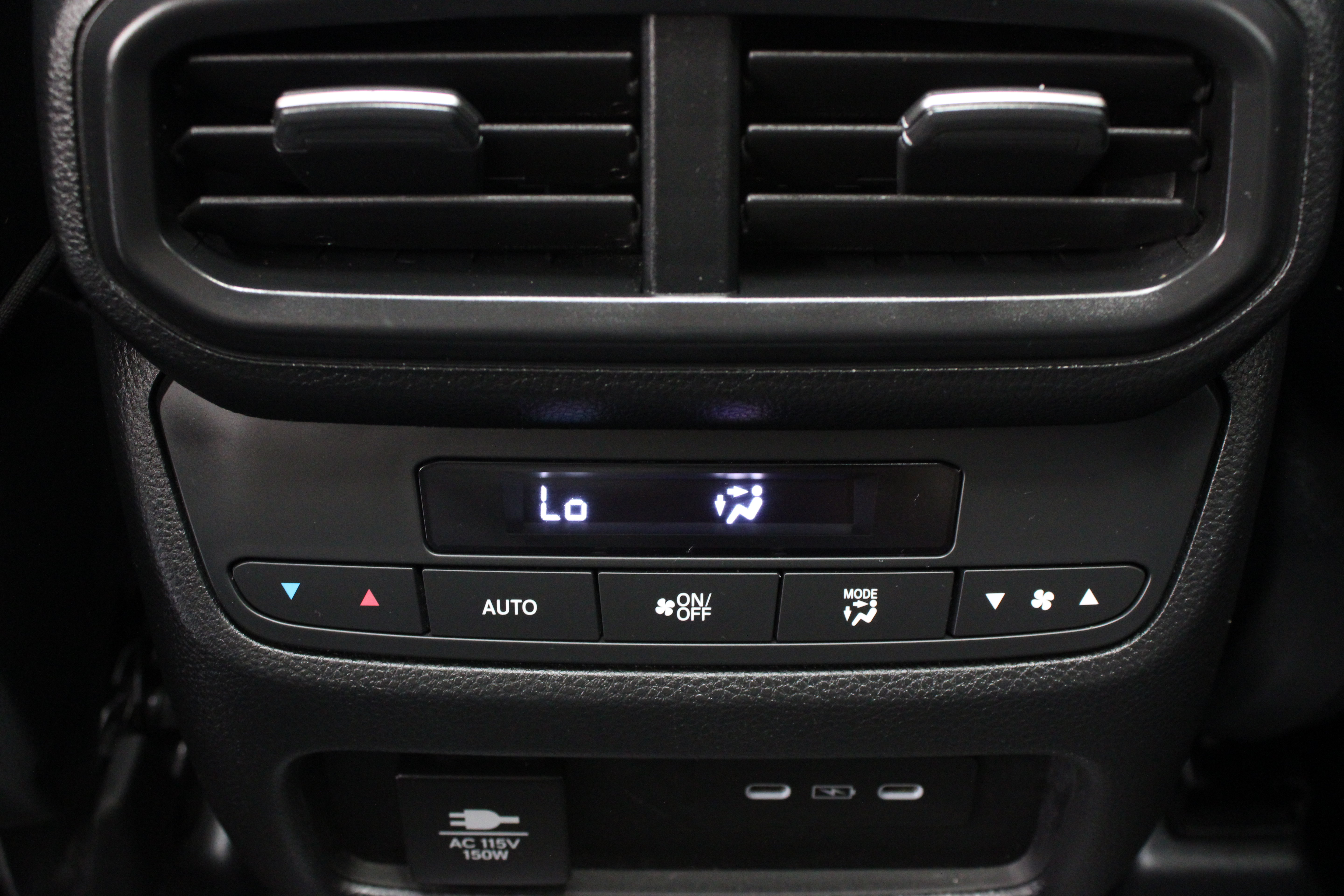 Used 2025 Honda Pilot TrailSport image 31
