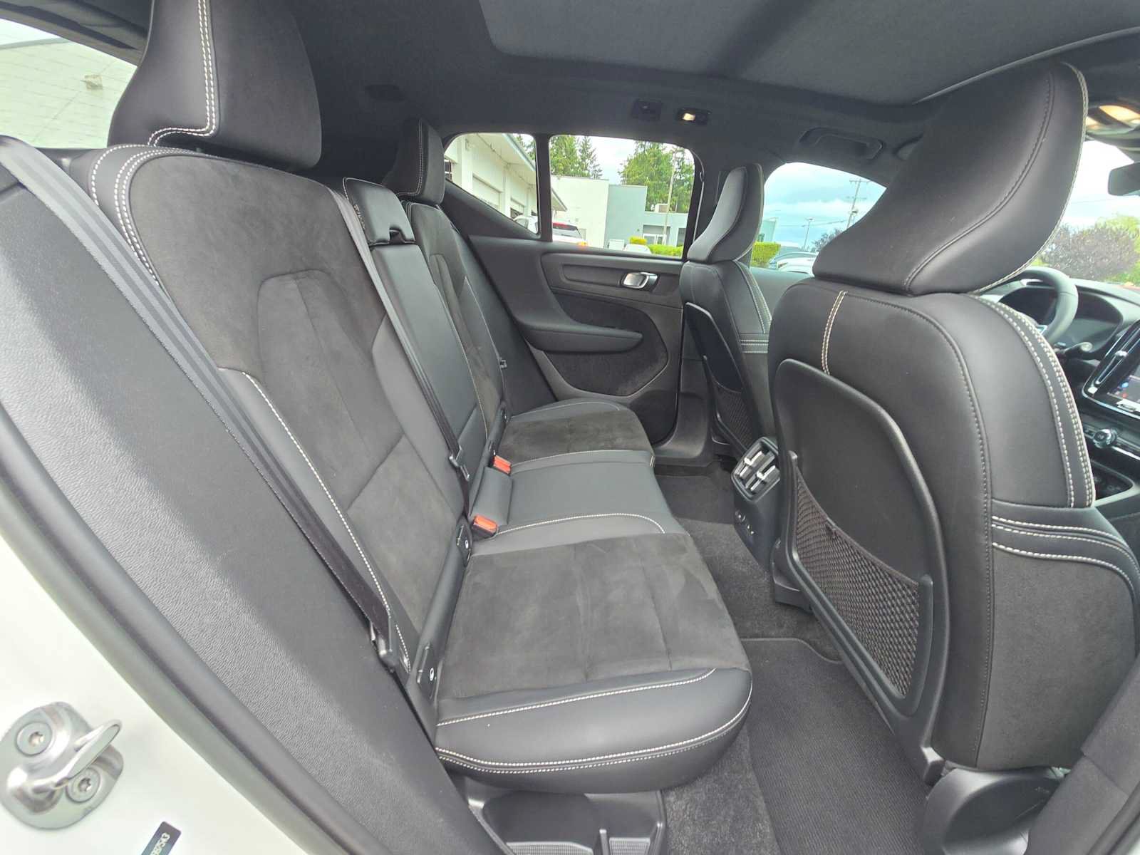 Used 2023 Volvo XC40 Recharge Ultimate AWD/4WD image 12