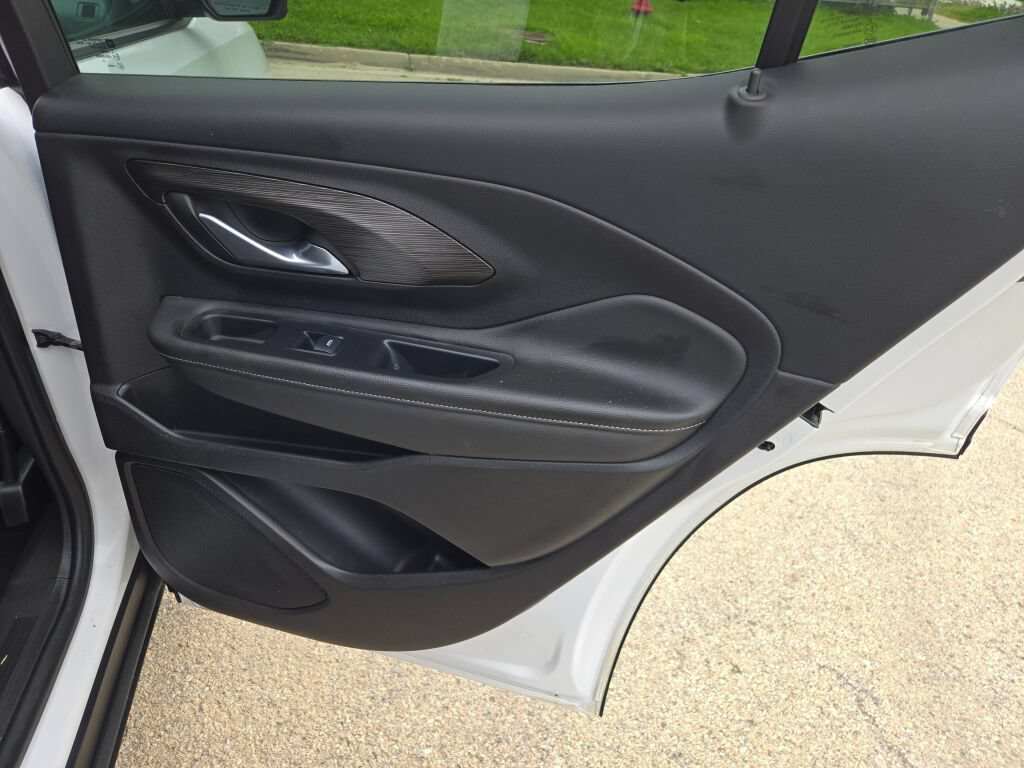 Used 2024 GMC Terrain SLE FWD image 12