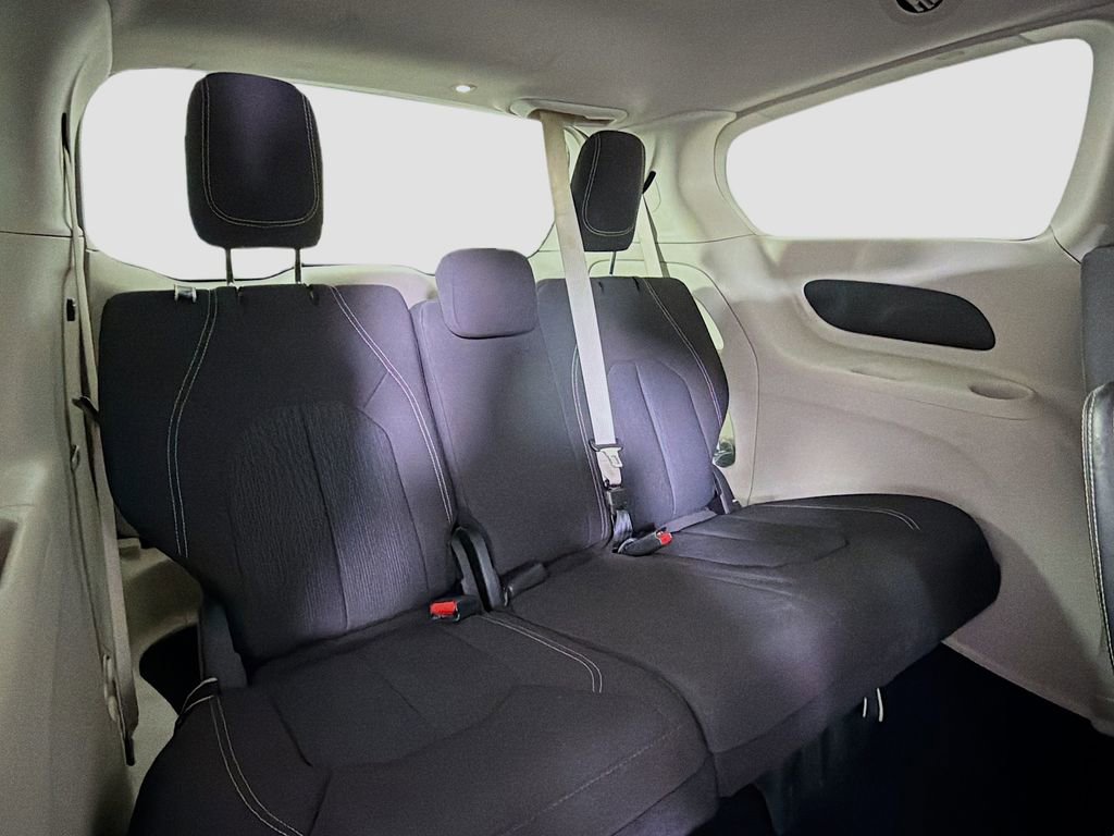Used 2024 Chrysler Voyager LX image 27