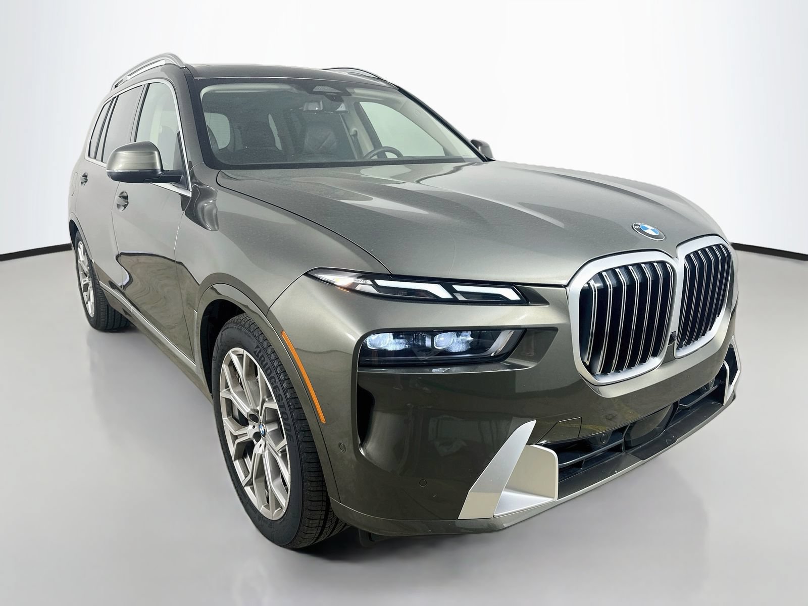 Used 2026 BMW X7 xDrive40i w/ Premium Package AWD/4WD image 3