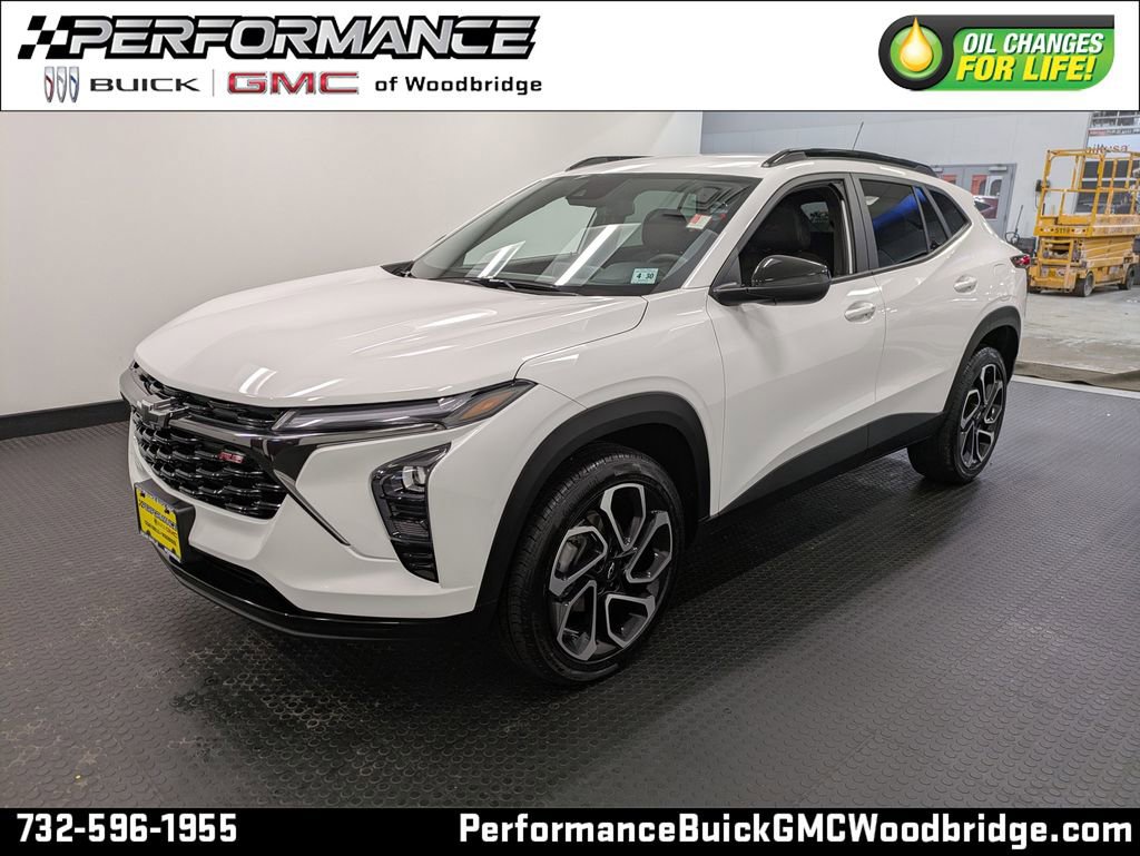 Used 2025 Chevrolet Trax RS w/ Driver Confidence Package image 1