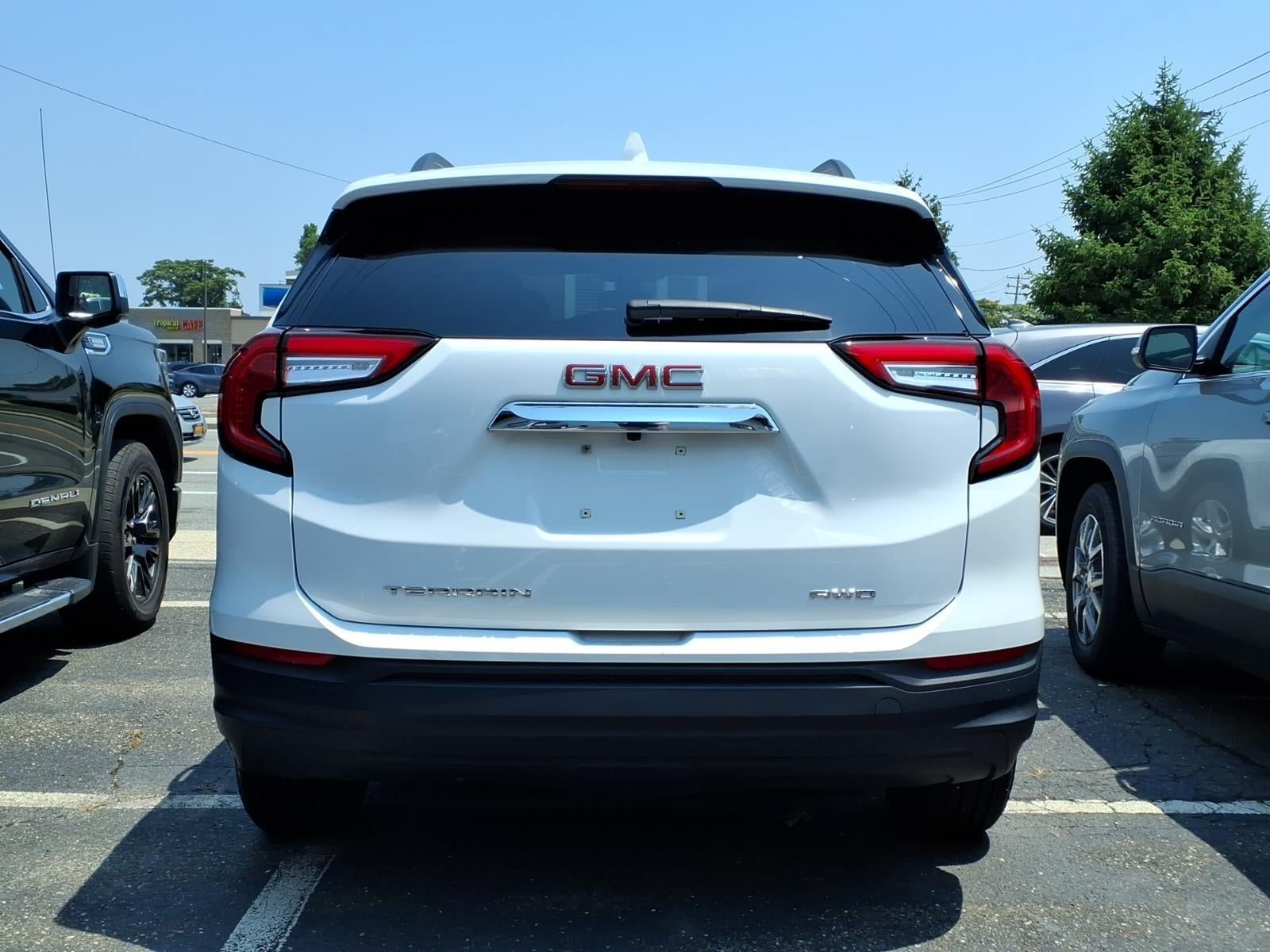 Used 2024 GMC Terrain SLE w/ Driver Convenience Package AWD/4WD image 5