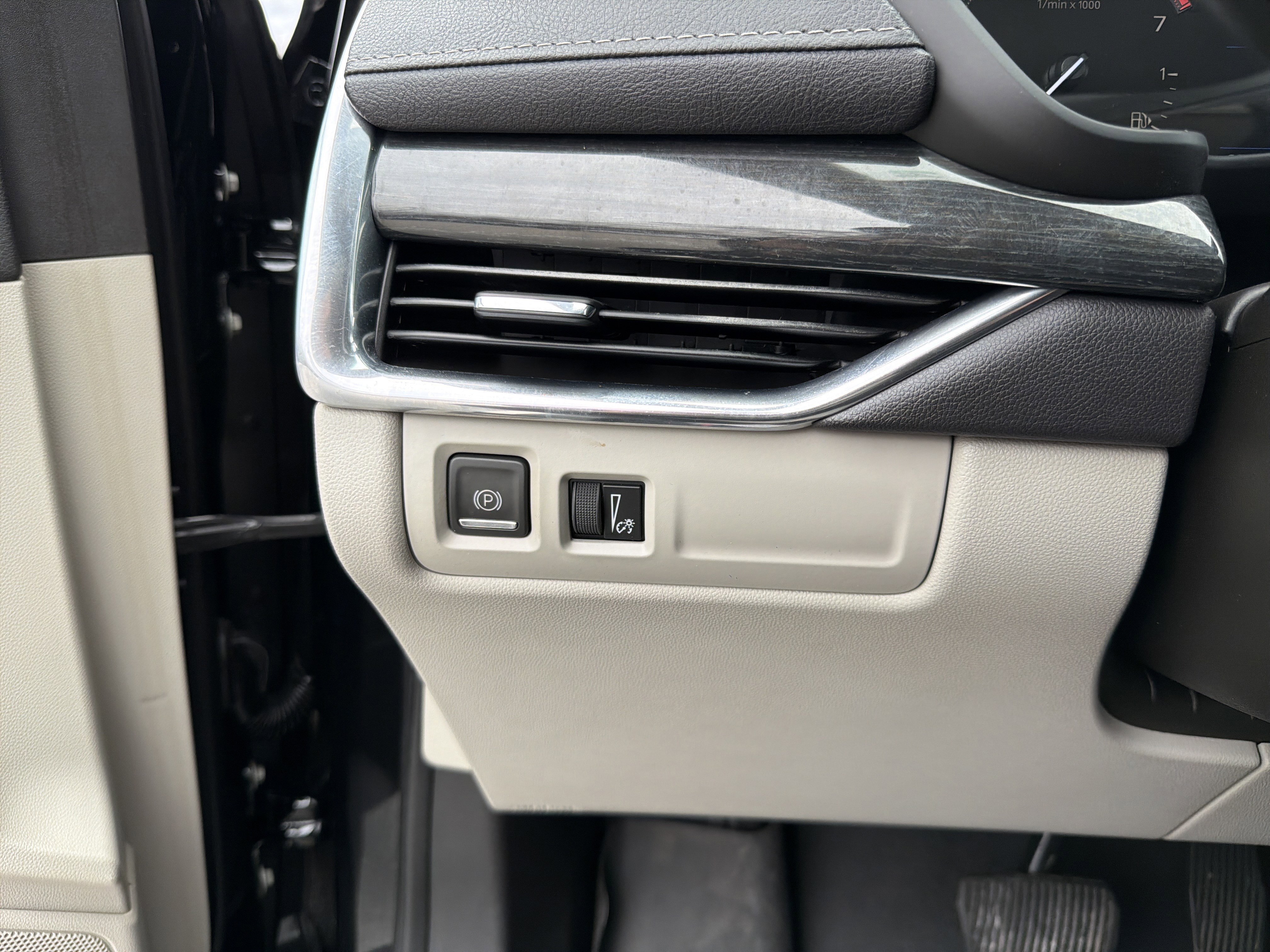 Used 2019 Cadillac XT4 Premium Luxury w/ Cold Weather Package image 36