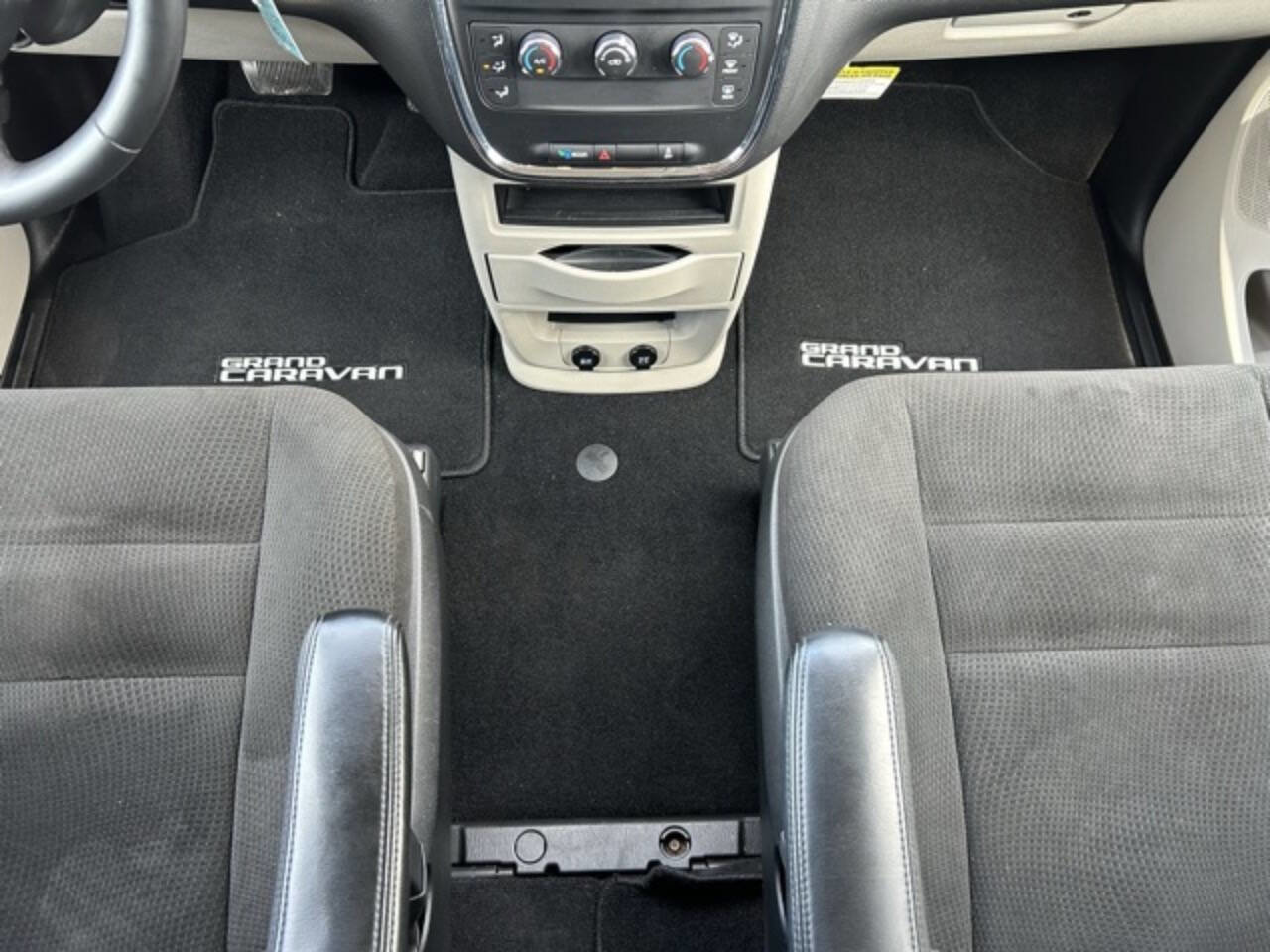 Used 2015 Dodge Grand Caravan American Value Package w/ UConnect Hands-Free Group image 13