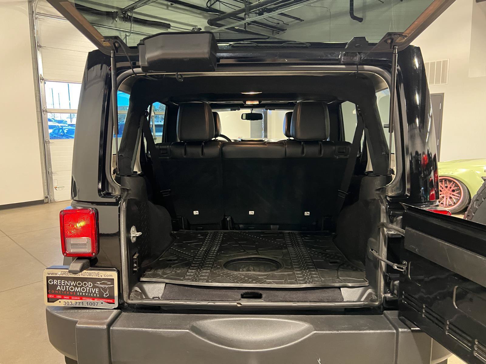 Used 2015 Jeep Wrangler Unlimited Sahara AWD/4WD image 27