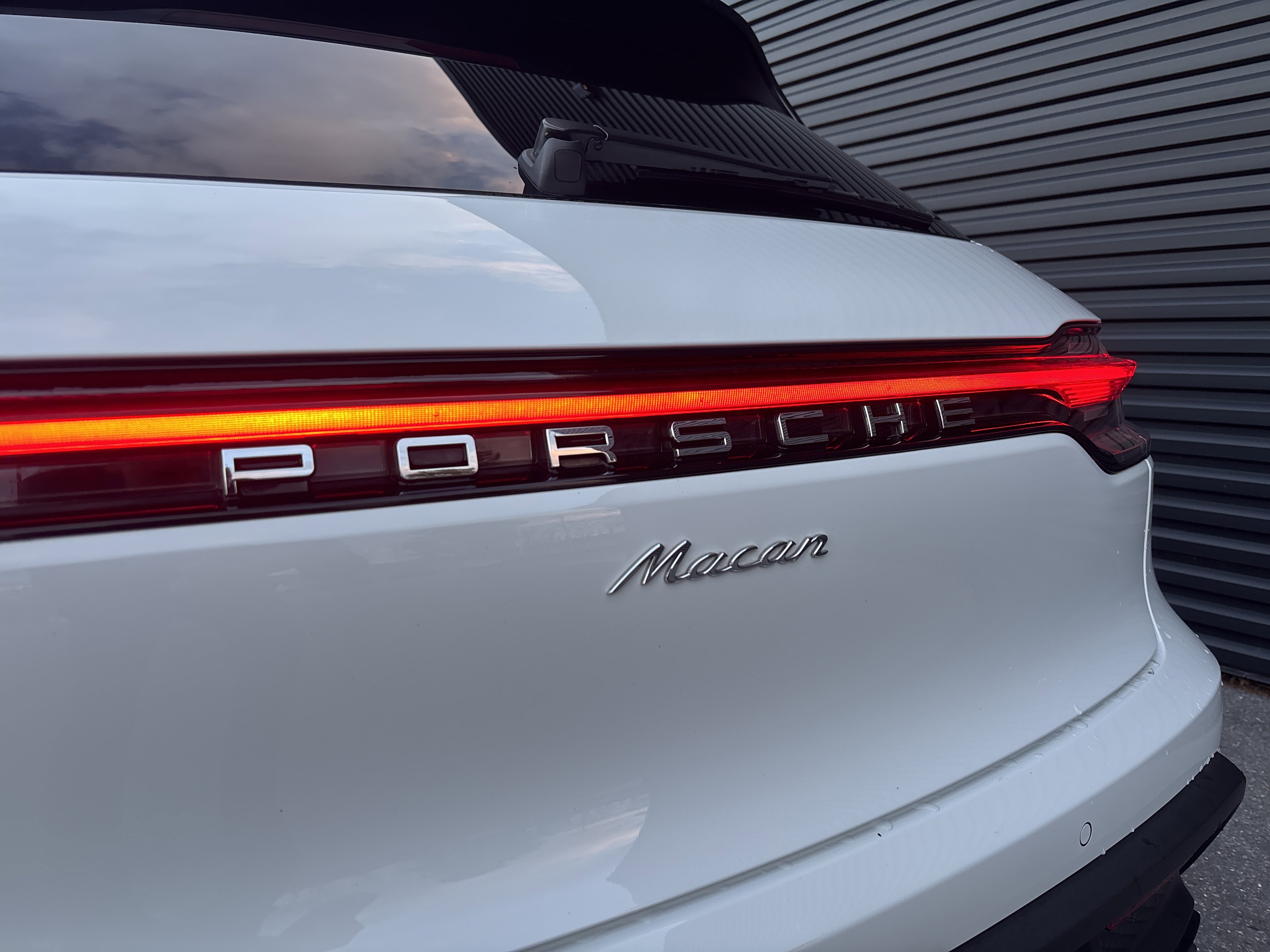 Certified 2025 Porsche Macan image 25
