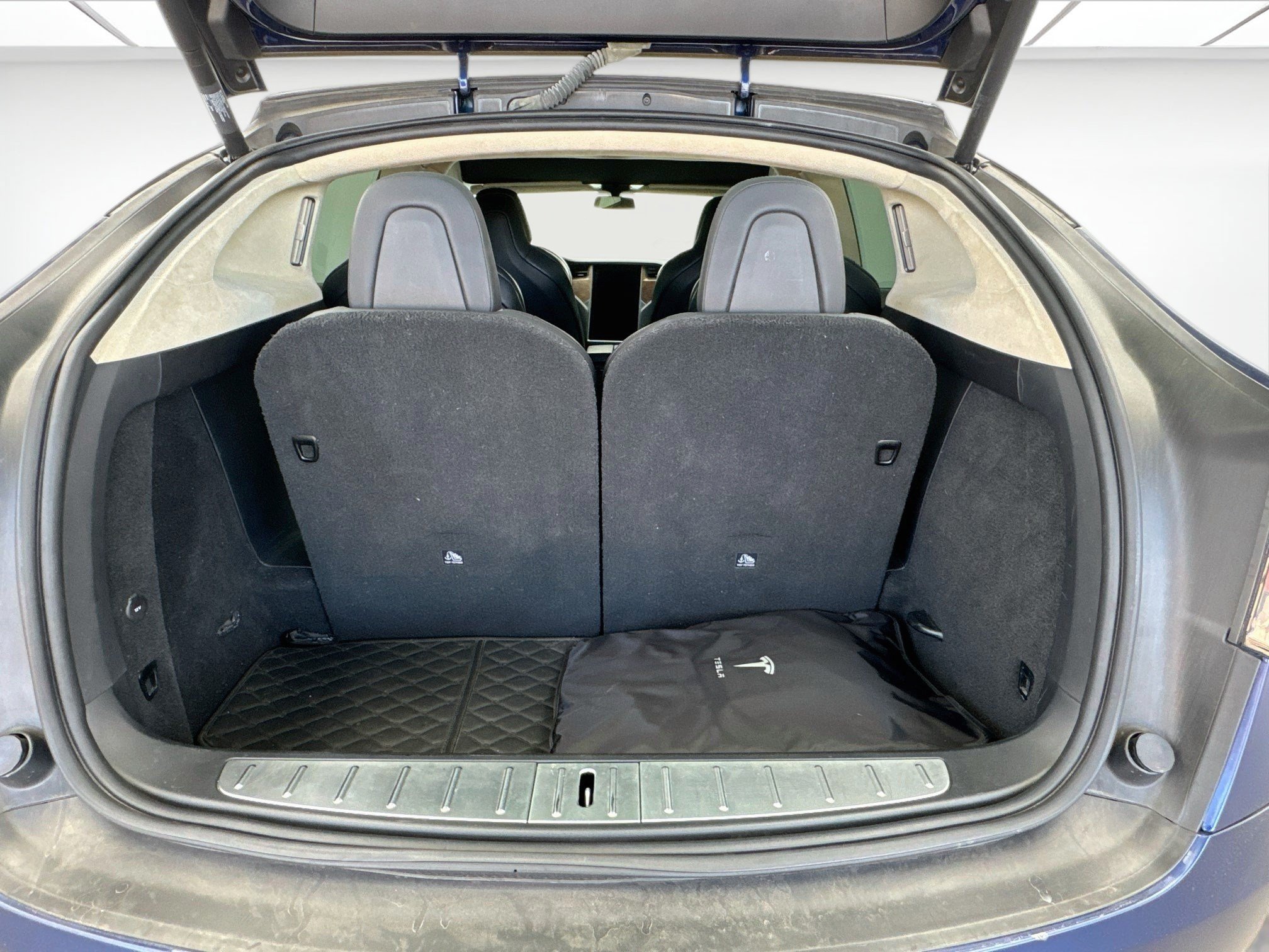 Used 2018 Tesla Model X 75D AWD/4WD image 17
