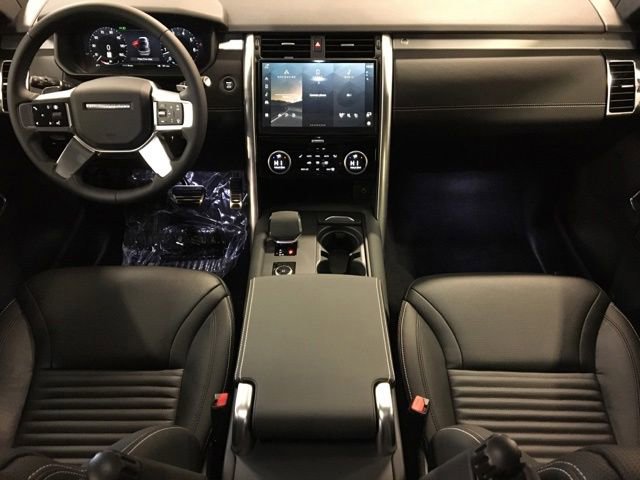 New 2024 Land Rover Discovery Dynamic SE image 26