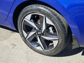 Used 2023 Hyundai Elantra SEL w/ Convenience Package FWD image 18