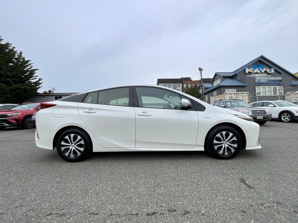 Used 2017 Toyota Prius Prime Advanced image 9