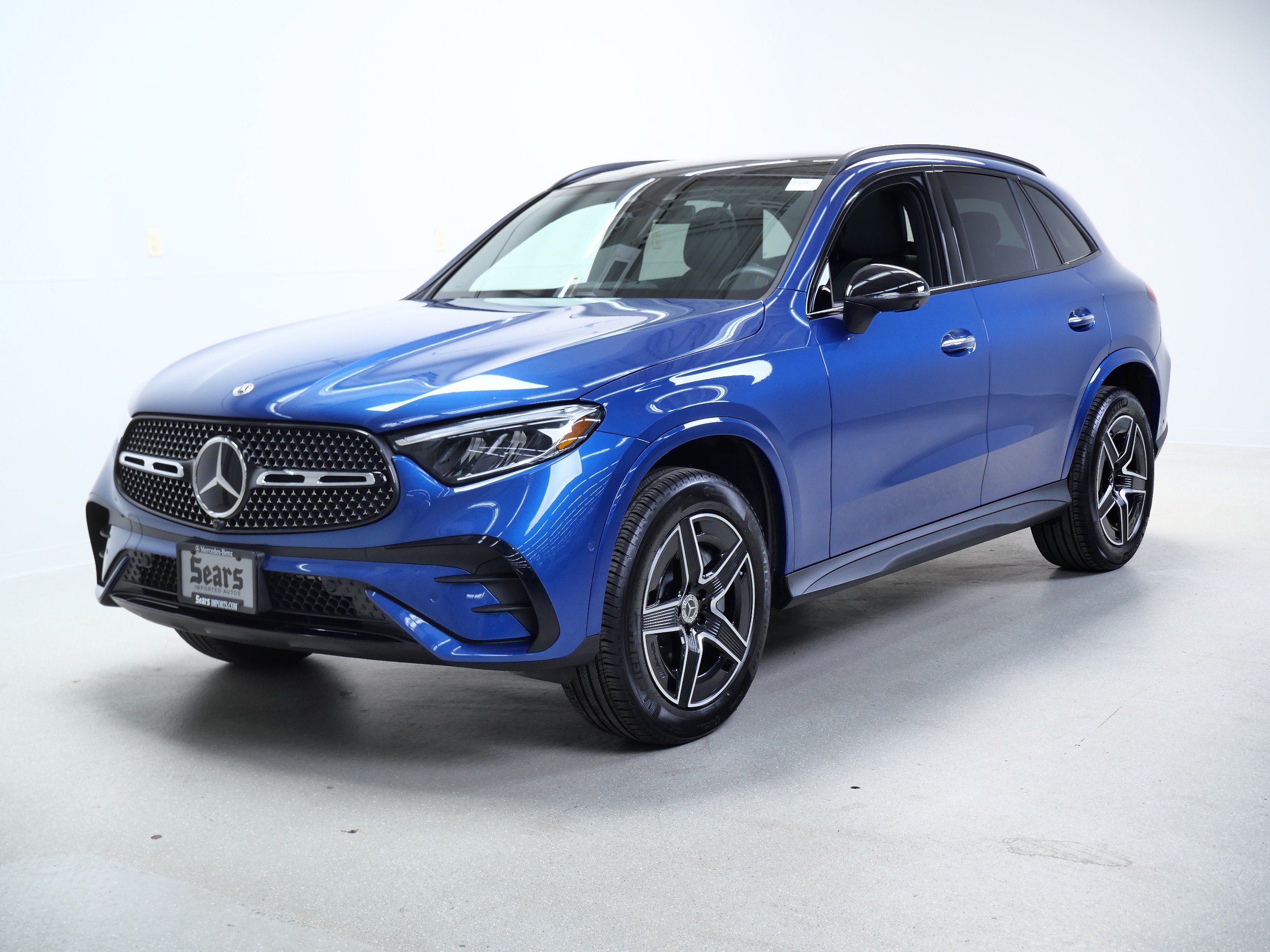 Used 2025 Mercedes-Benz GLC 300 4MATIC image 9