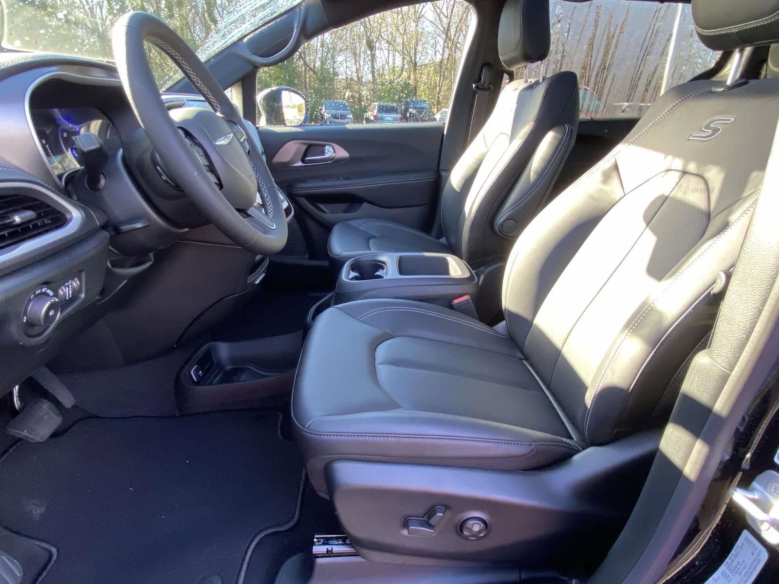 New 2026 Chrysler Pacifica Select image 14