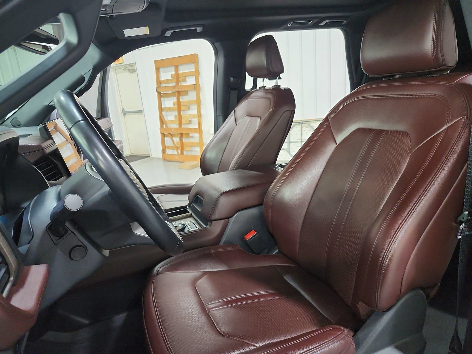 Used 2024 Ford Expedition Limited AWD/4WD image 14