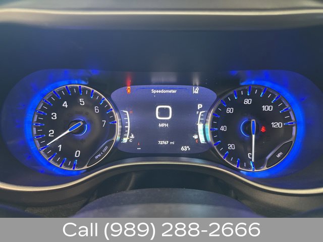 Used 2023 Chrysler Pacifica Touring-L FWD image 14