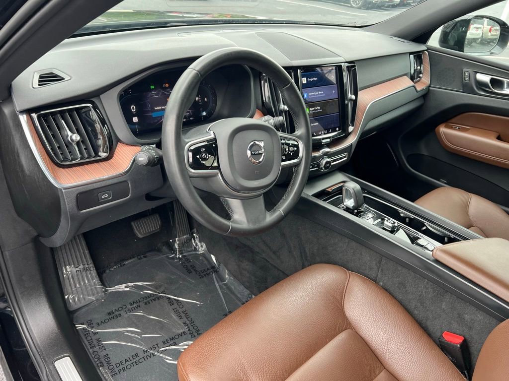 Used 2023 Volvo XC60 B5 Plus image 12