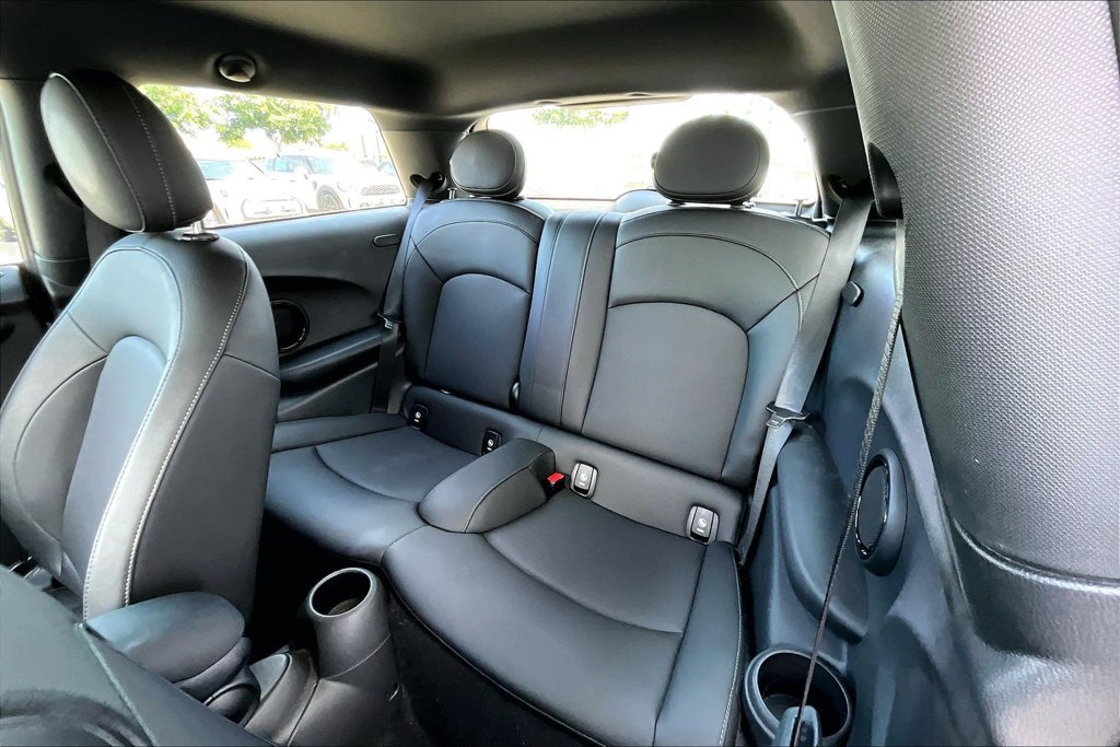 Used 2019 MINI Cooper 2-Door Hardtop w/ Signature Upholstery Package FWD image 22