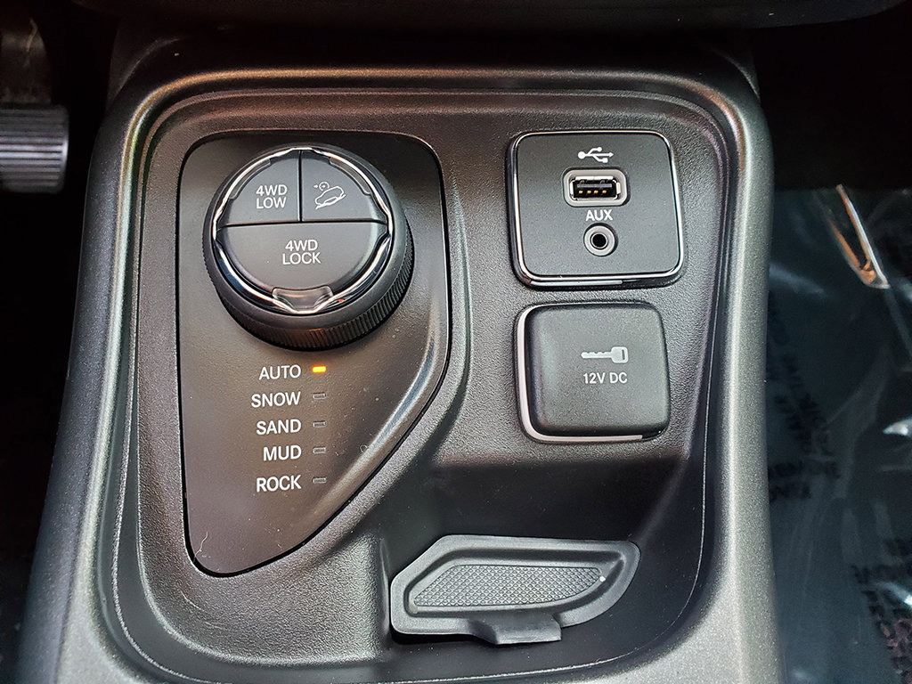 Used 2018 Jeep Compass Trailhawk w/ Cold Weather Group AWD/4WD image 24