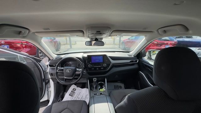 Used 2024 Toyota Highlander LE image 23