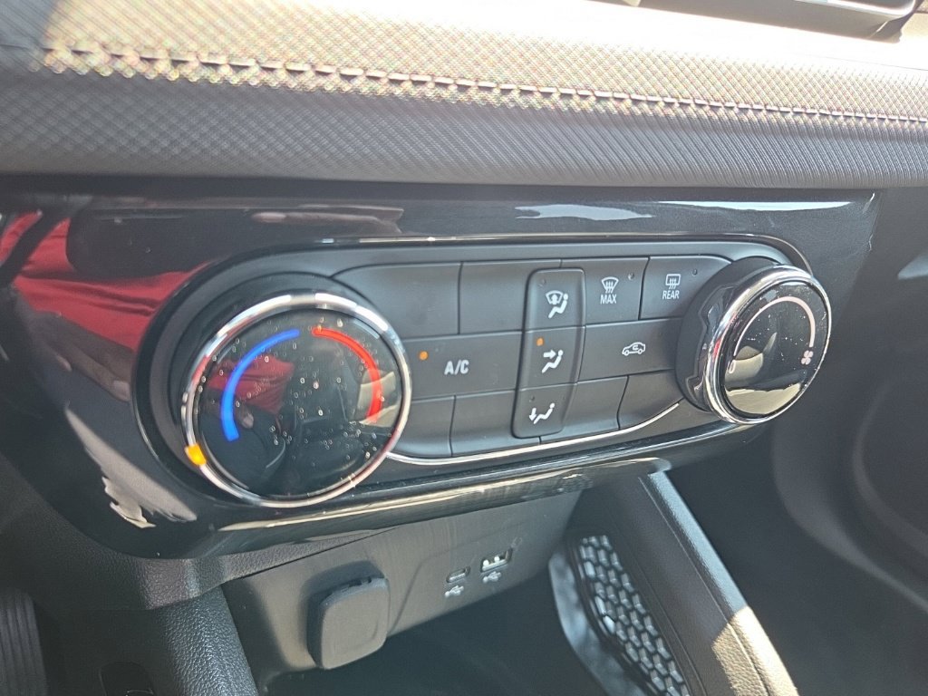 Used 2025 Chevrolet TrailBlazer LT FWD image 38