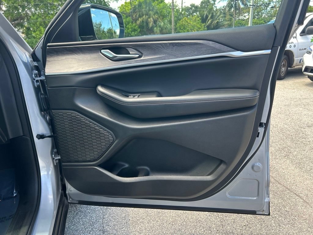 Certified 2024 Jeep Grand Cherokee Limited RWD image 27
