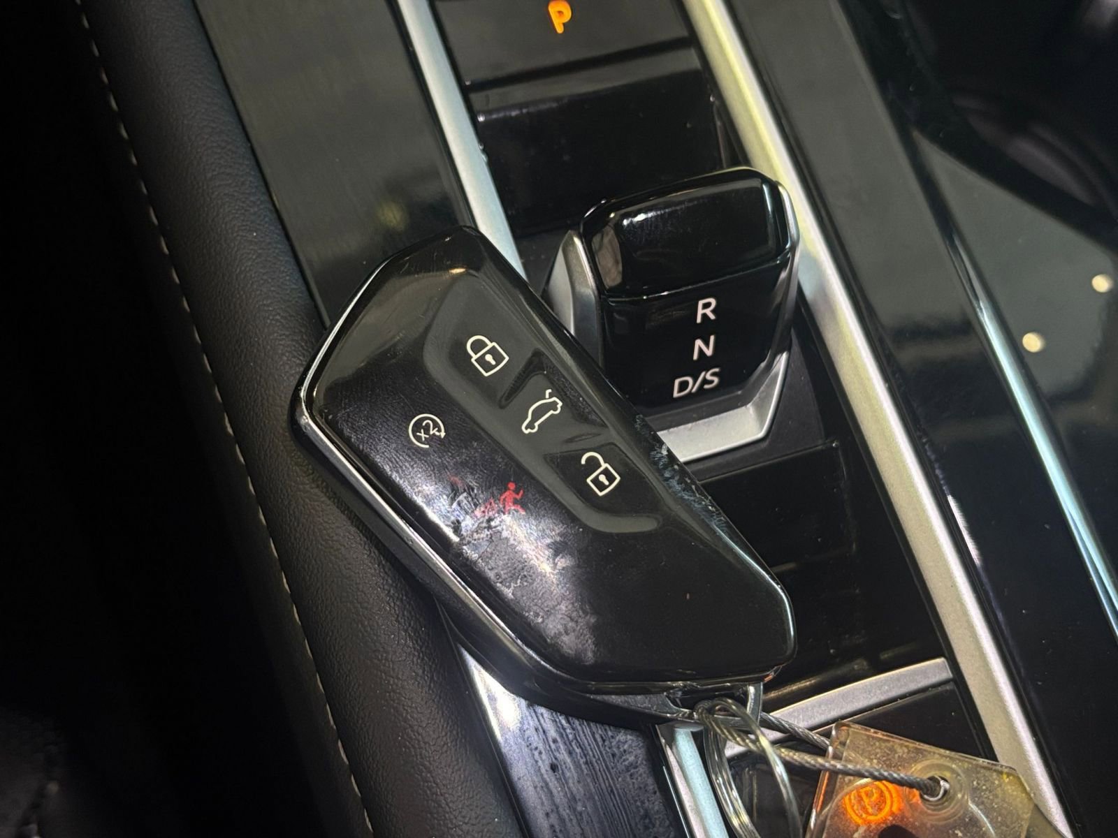 Used 2025 Volkswagen Atlas SE image 27