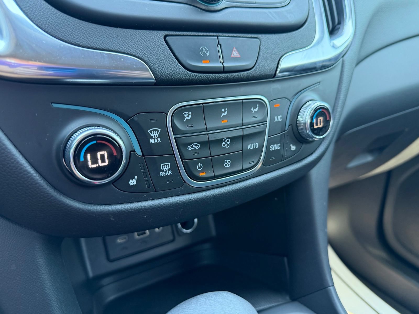 Used 2022 Chevrolet Equinox LT FWD image 21