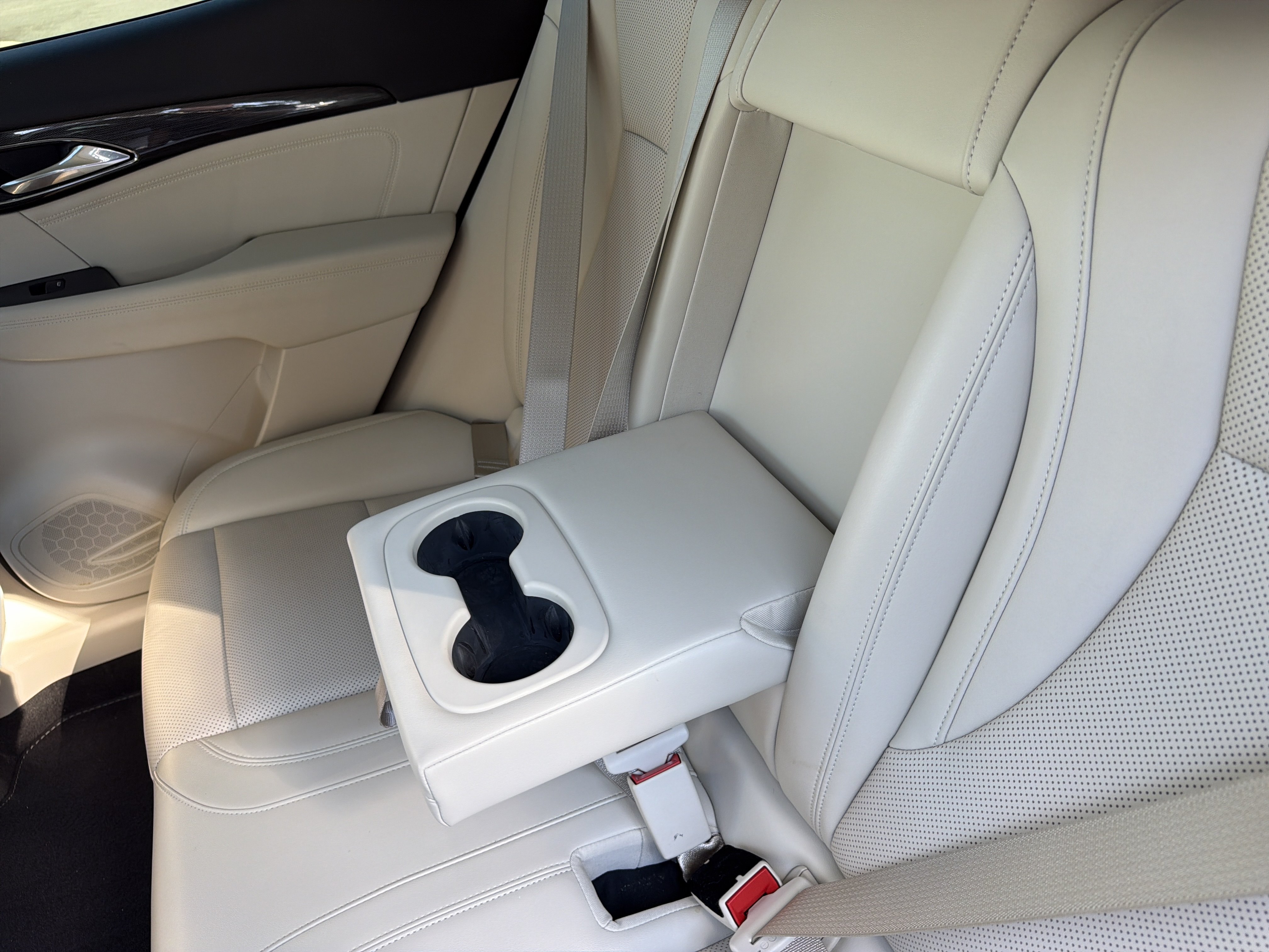 Used 2022 Buick Envision Essence w/ Safety Package FWD image 33