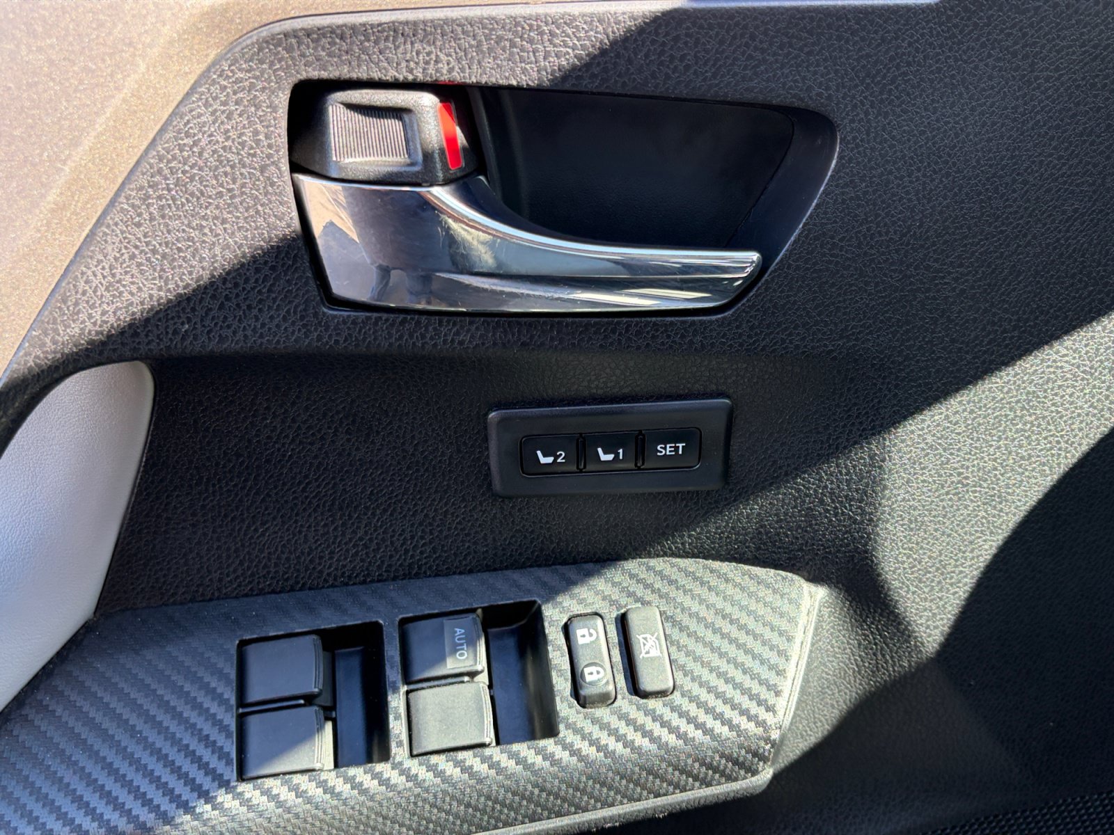 Used 2015 Toyota RAV4 Limited w/ Technology Package AWD/4WD image 13