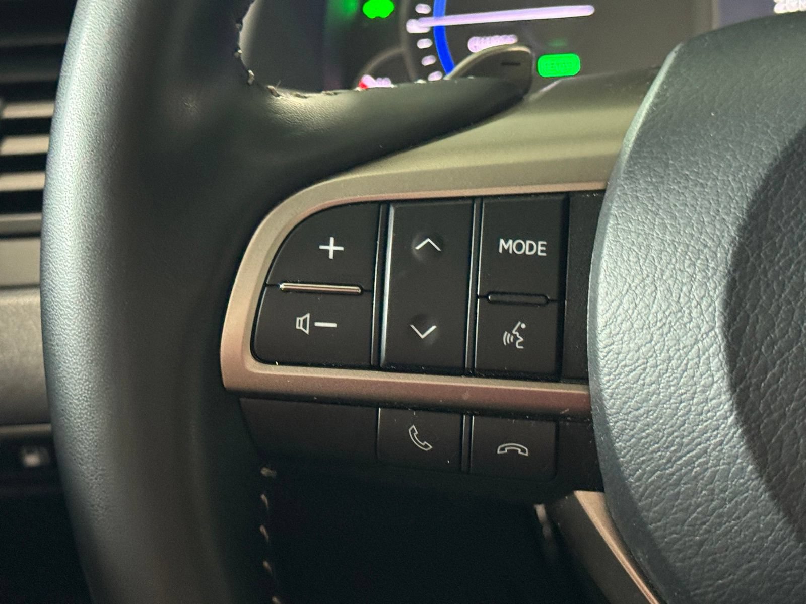 Used 2022 Lexus RX 450hL Luxury w/ Cold Area Package (CT) AWD/4WD image 32