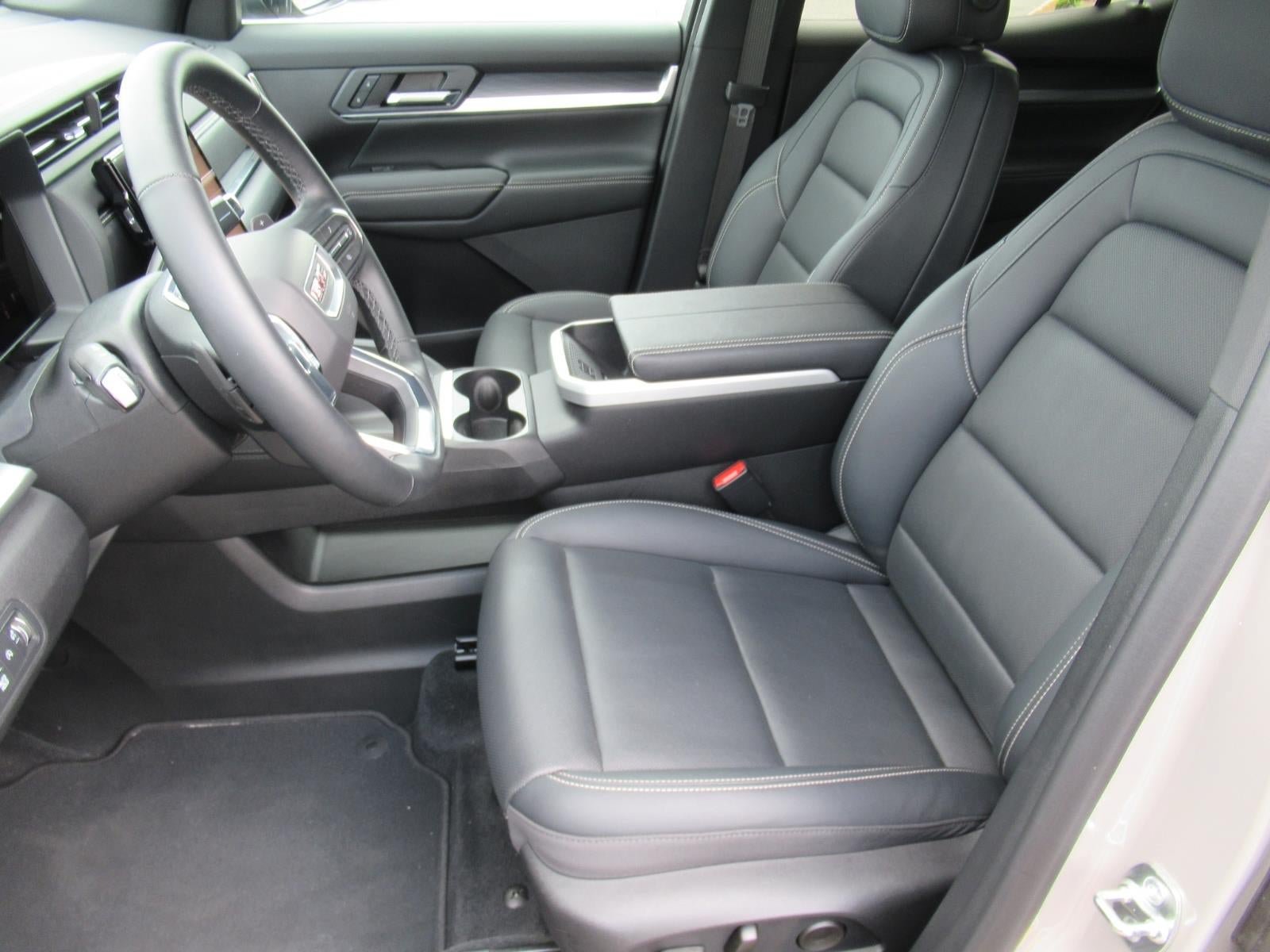 Used 2025 GMC Terrain Elevation w/ Elevation Premium Package AWD/4WD image 17