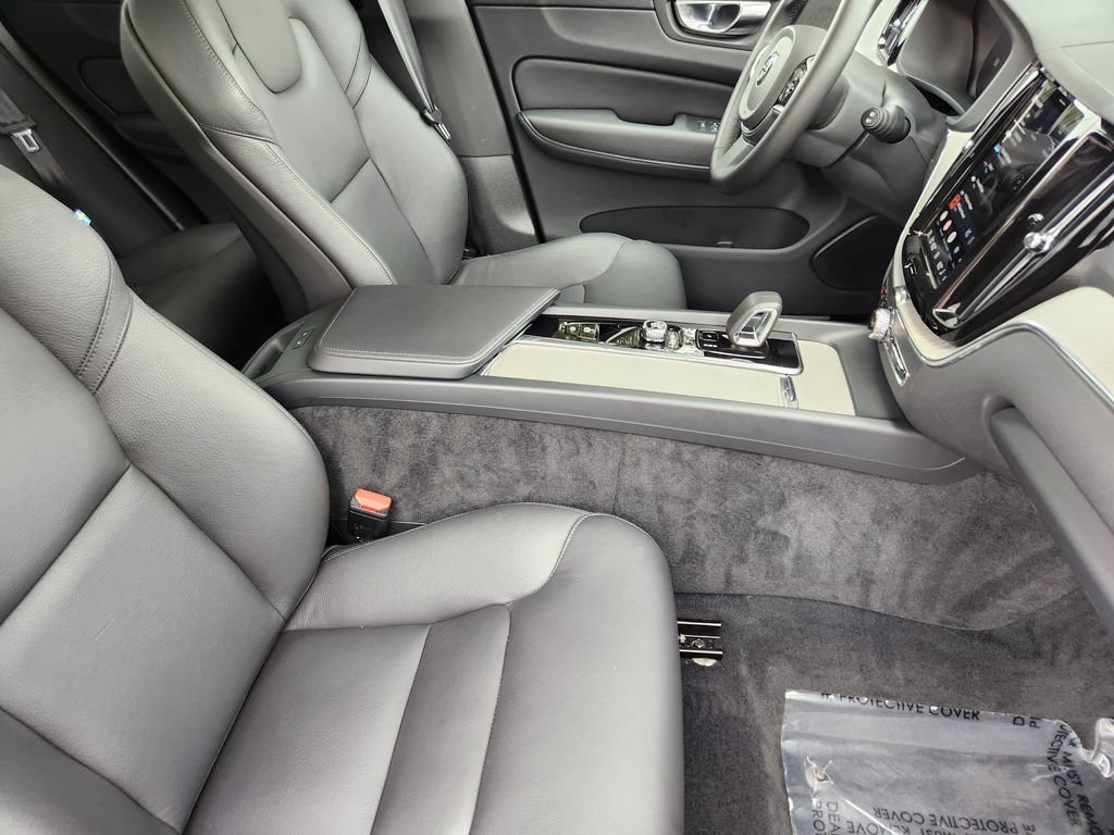 Used 2025 Volvo XC60 B5 Plus w/ Climate Package AWD/4WD image 5