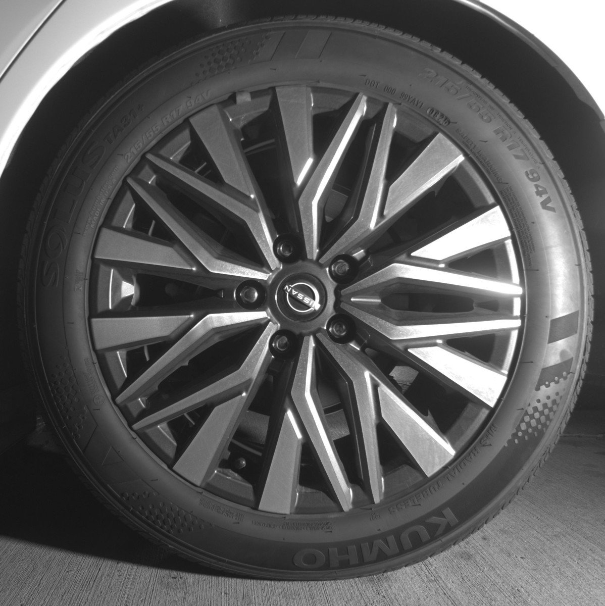Used 2025 Nissan Altima 2.5 SV FWD image 14