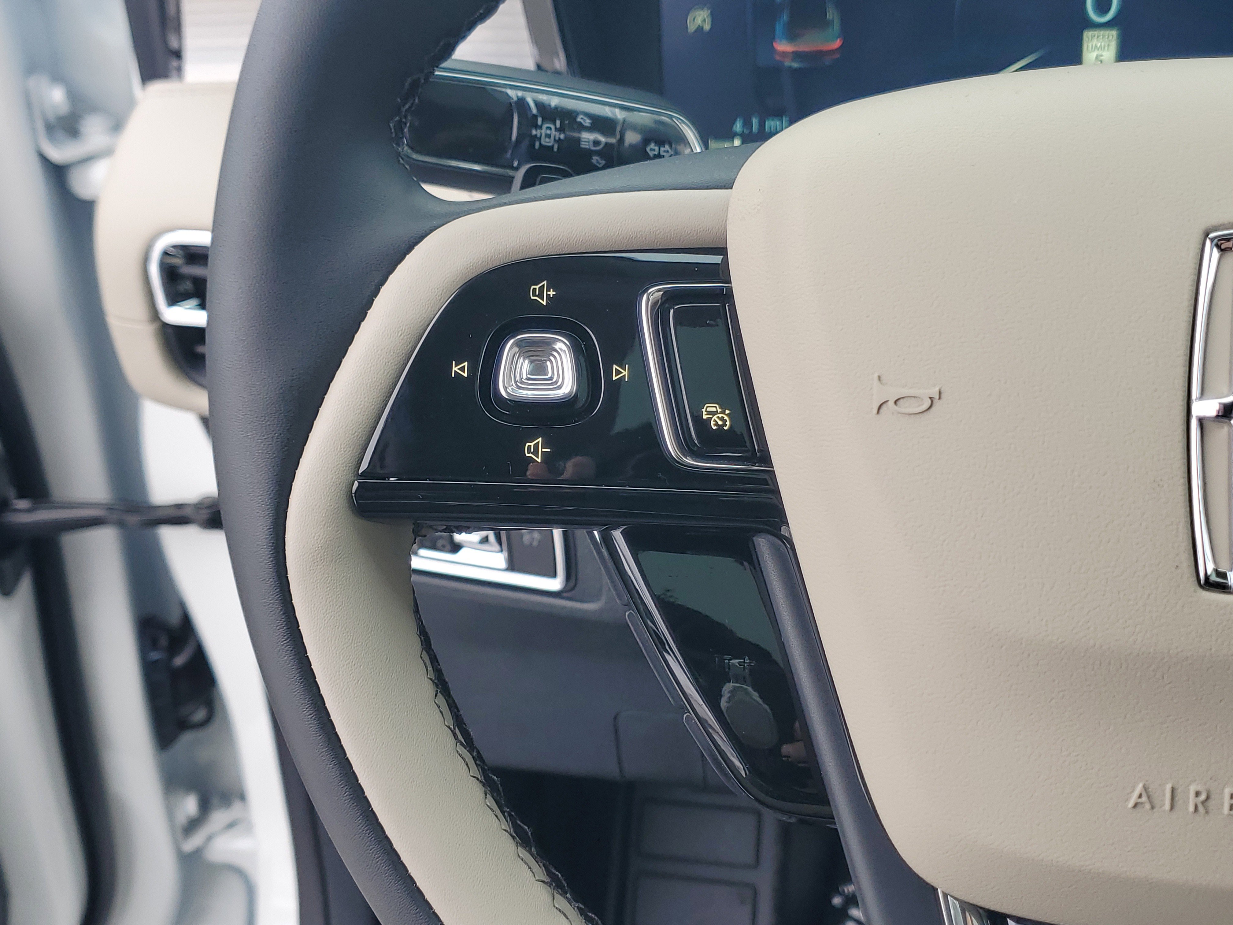 New 2026 Lincoln Corsair Premiere AWD/4WD image 17