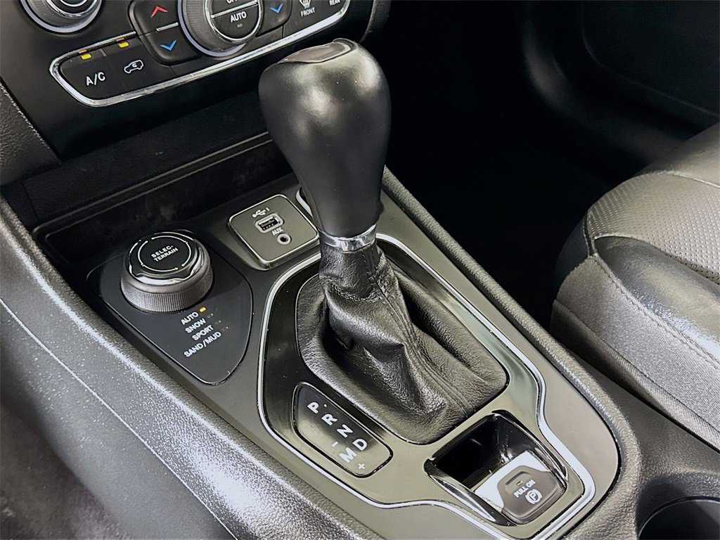 Used 2023 Jeep Cherokee Altitude Lux image 15