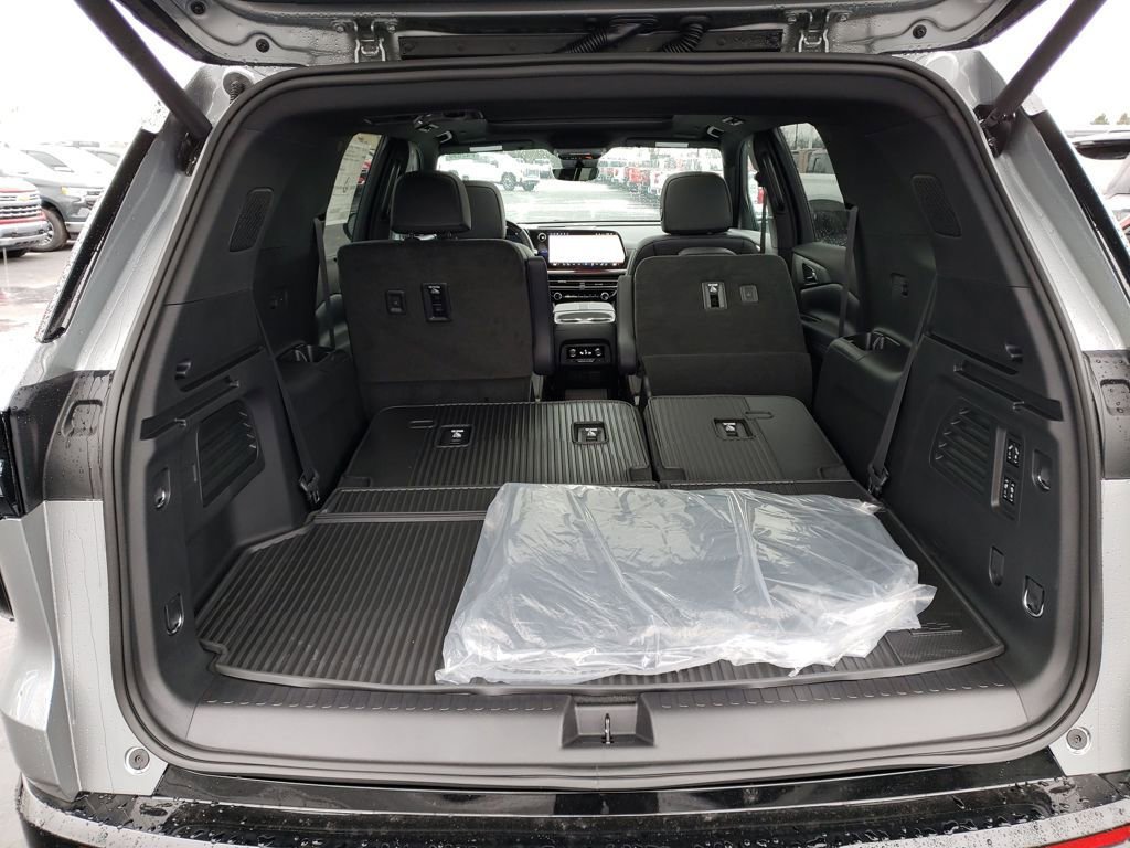 New 2026 Chevrolet Traverse RS w/ LPO, Floor Liner Package AWD/4WD image 21