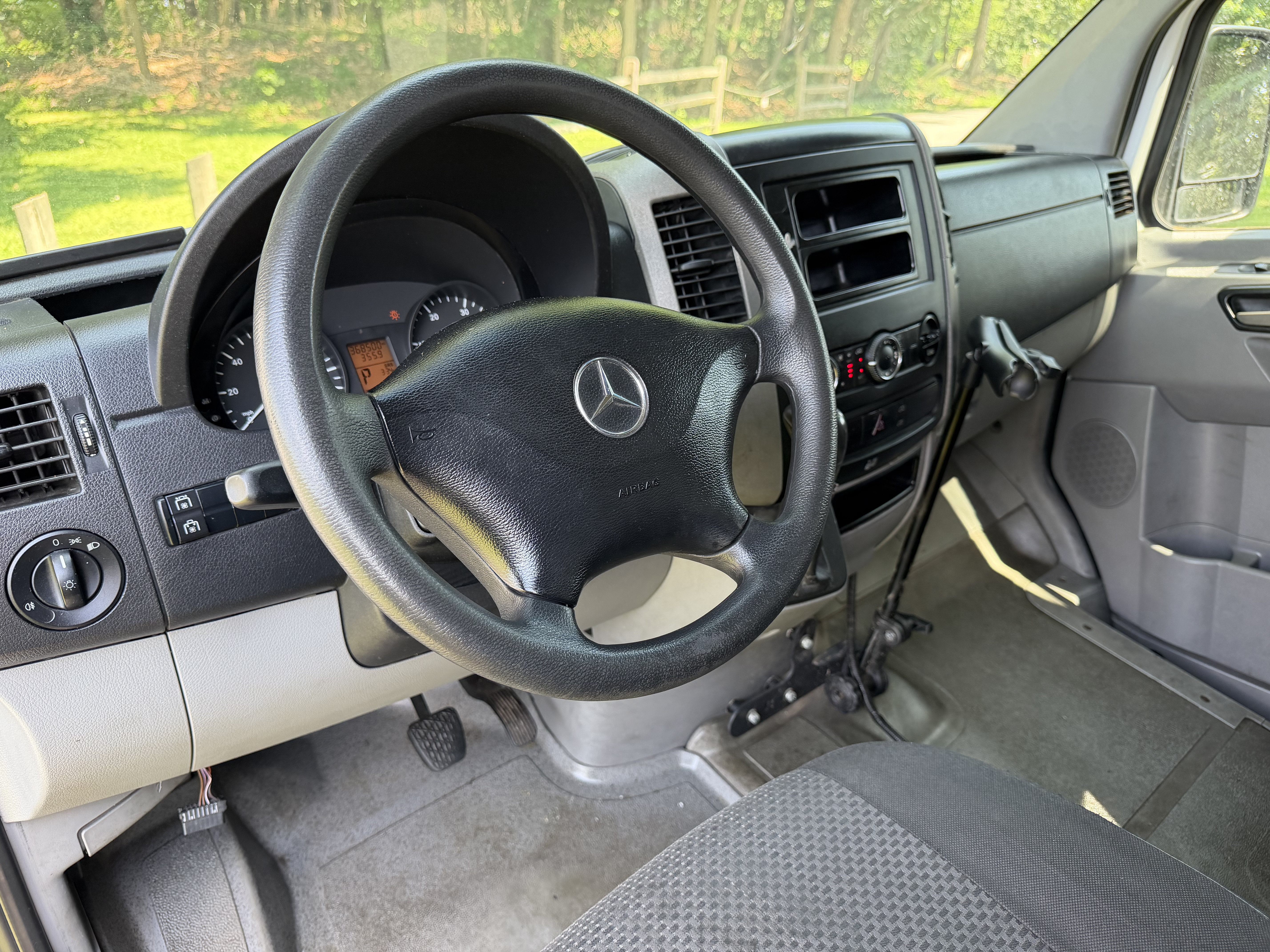 Used 2011 Mercedes-Benz Sprinter 2500 image 12