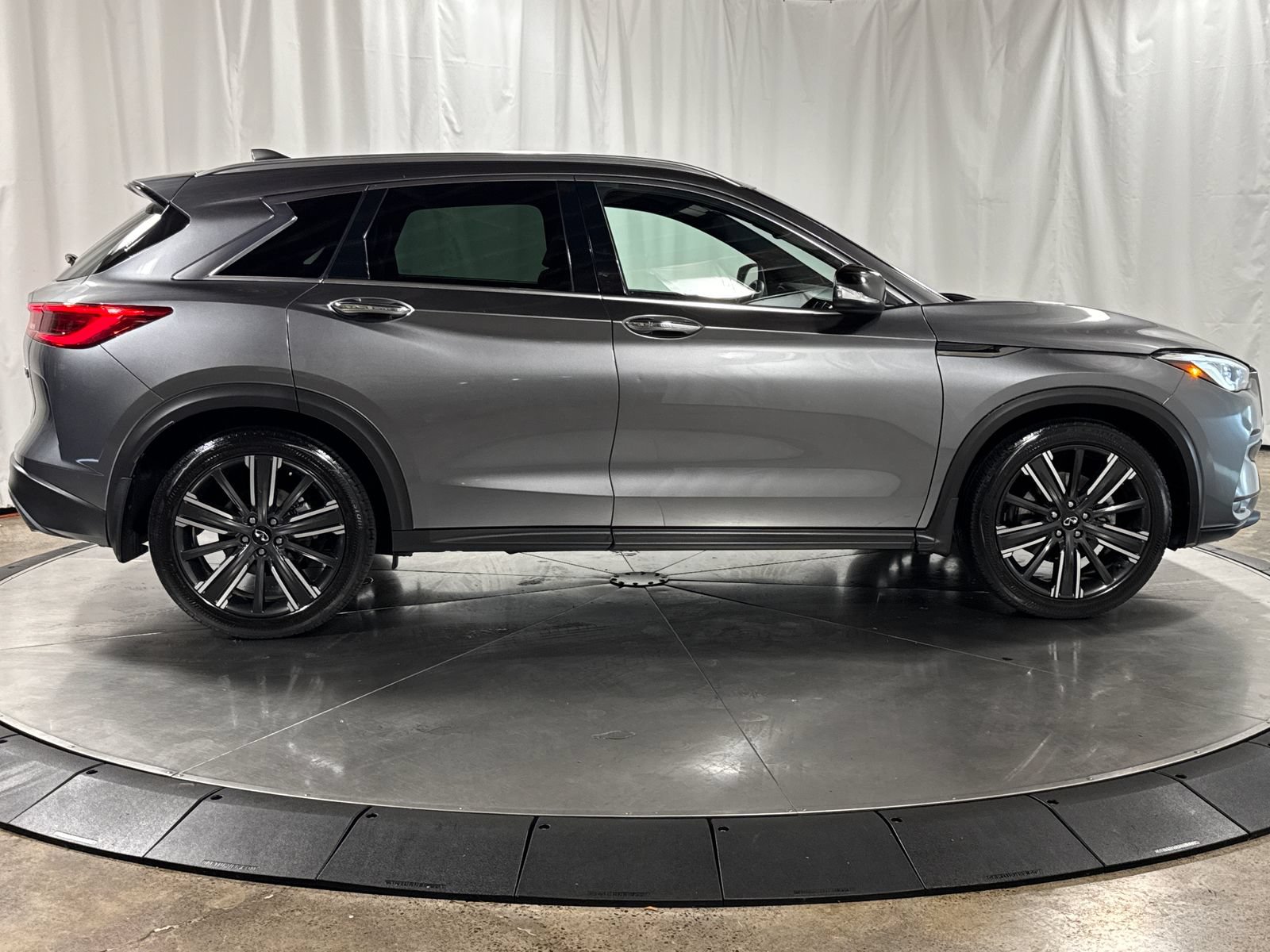 Used 2021 INFINITI QX50 Luxe w/ Appearance Package AWD/4WD image 6