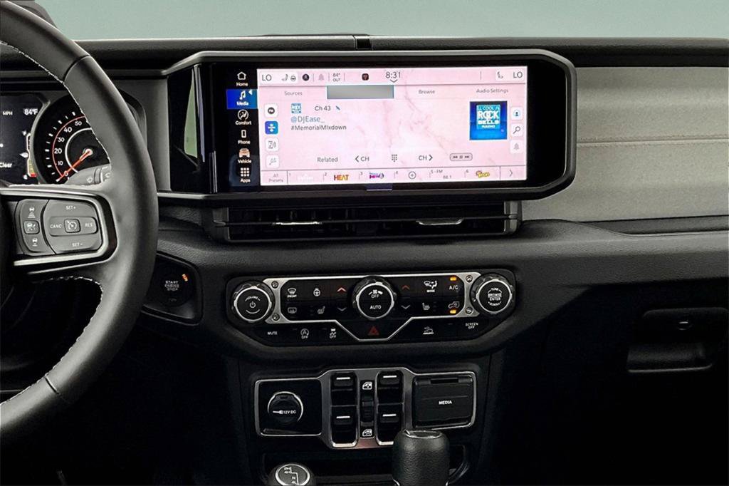 New 2025 Jeep Gladiator Sport AWD/4WD image 8